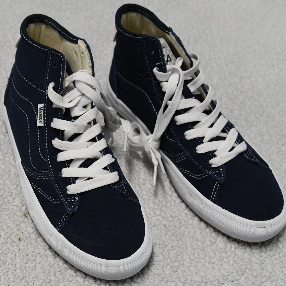 Vans Lizzie Armanto high top NWOT W7 Navy blue